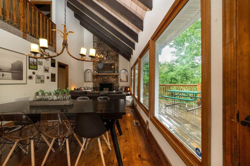 A Smoky Mountains Retreat - Chalet De Montagne Villa Gatlinburg Exterior photo