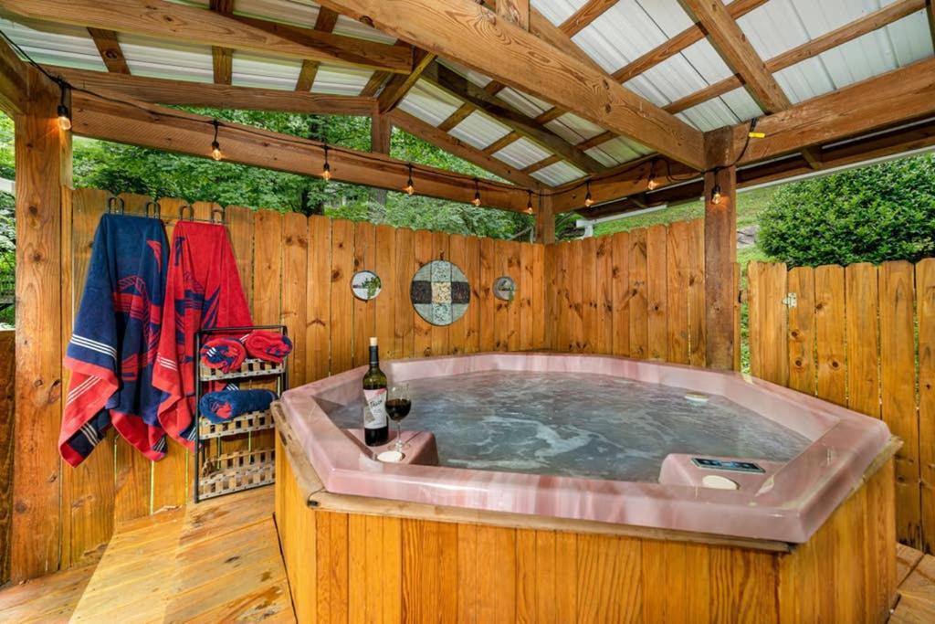 A Smoky Mountains Retreat - Chalet De Montagne Villa Gatlinburg Exterior photo