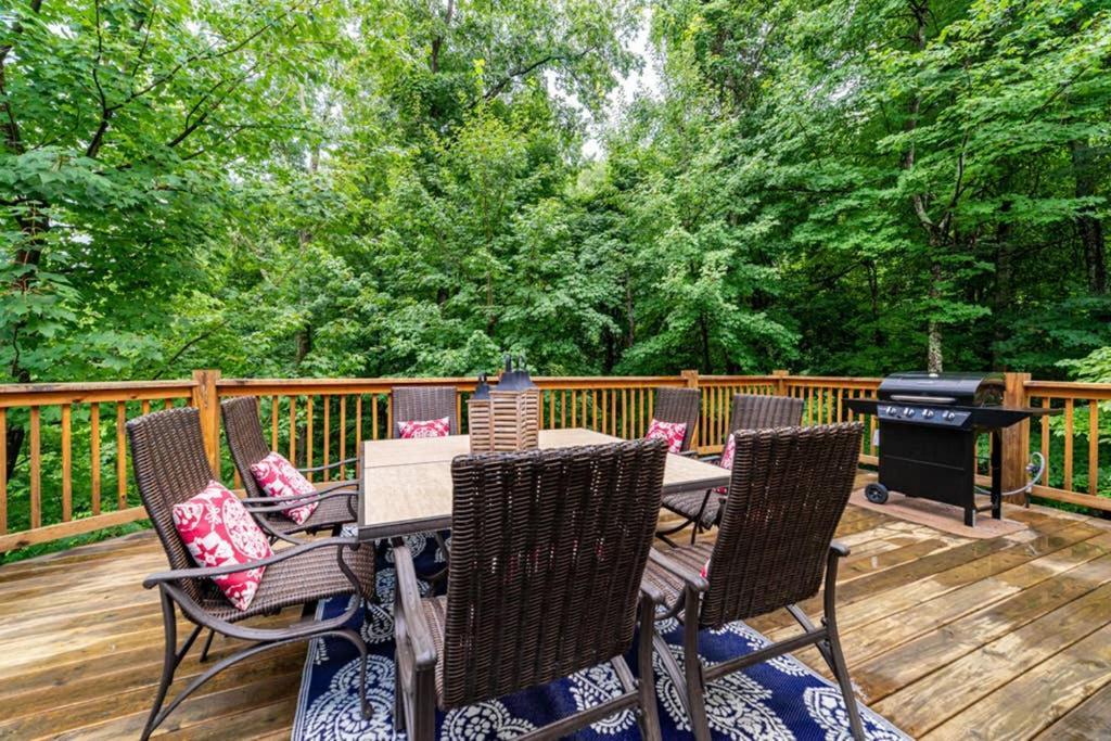 A Smoky Mountains Retreat - Chalet De Montagne Villa Gatlinburg Exterior photo